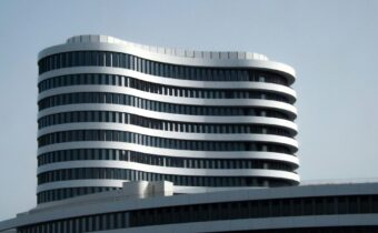 Slovenské financie pod tlakom: Vysoké riziko dlhu a výzvy v podnikateľskom prostredí